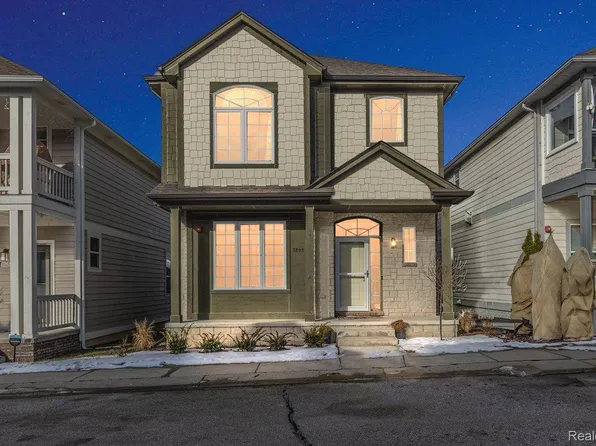 3893 Andover Ave, Auburn Hills, MI 48326