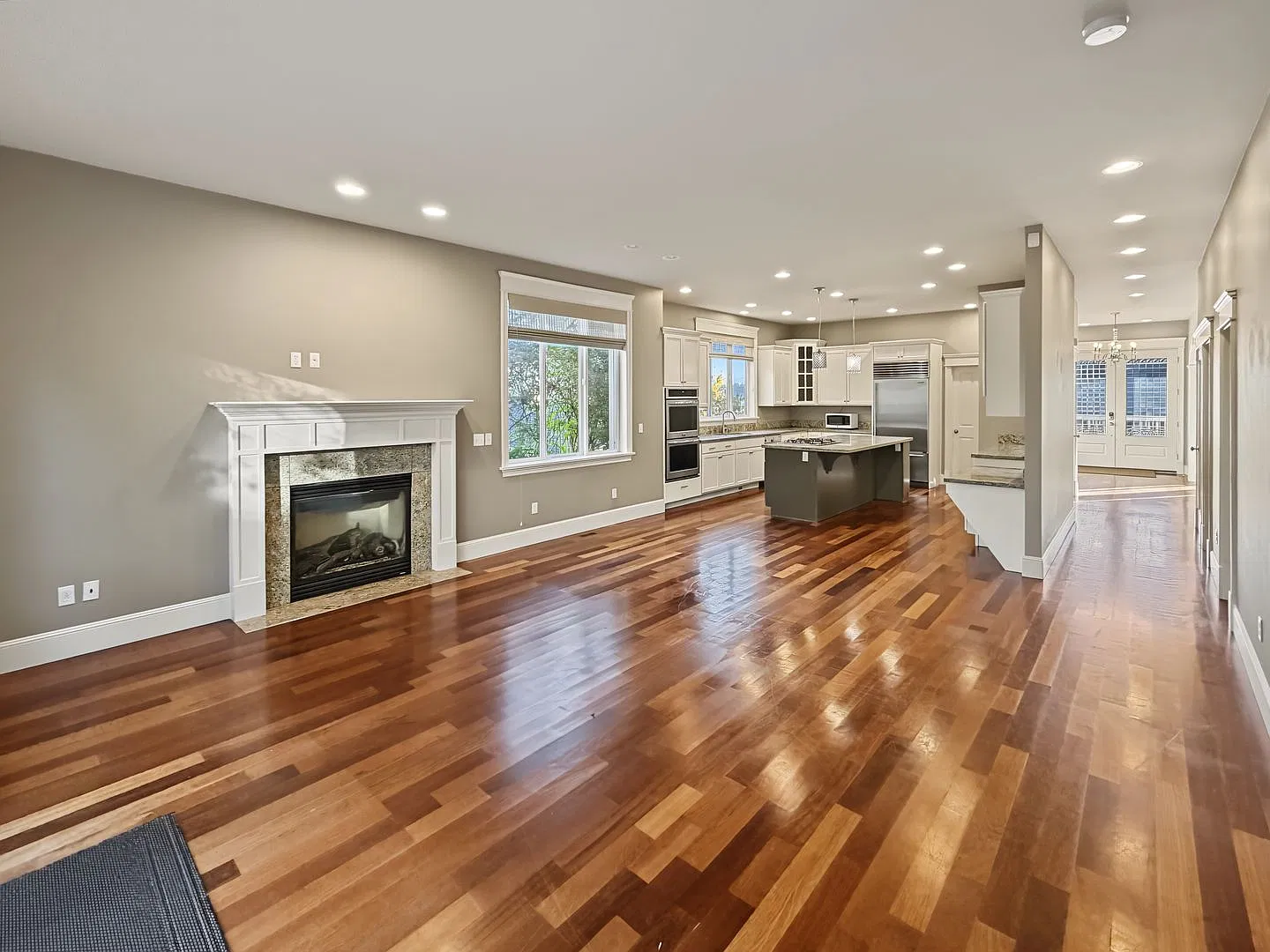 Gorgeous 5 Bedroom Magnolia Home Available Now At $6495 — Photo 4