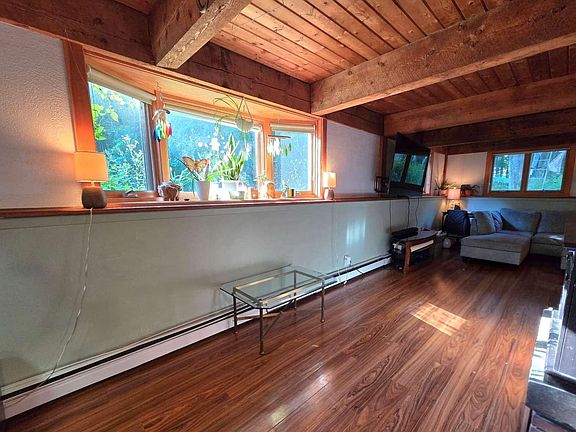 4th image of 852 Boardman Hill Road