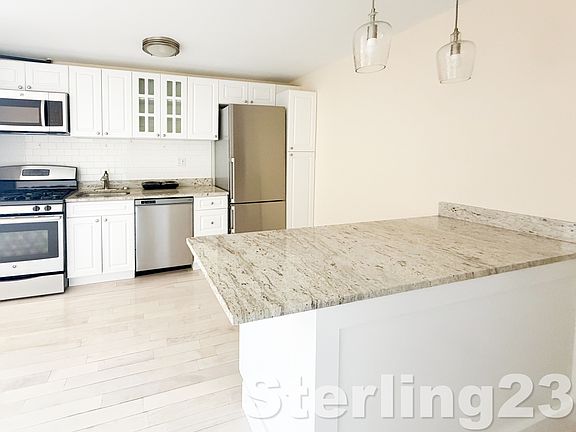 3rd image of 210 Brighton 15th St APT 6D