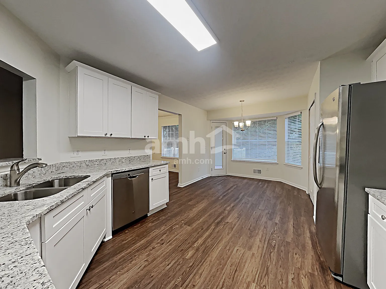 3 bed, 3.0 bath, 2183 sqft, $2,560 — Photo 3