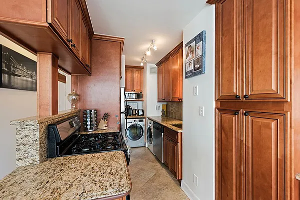 Sold by Nest Seekers International | media 5