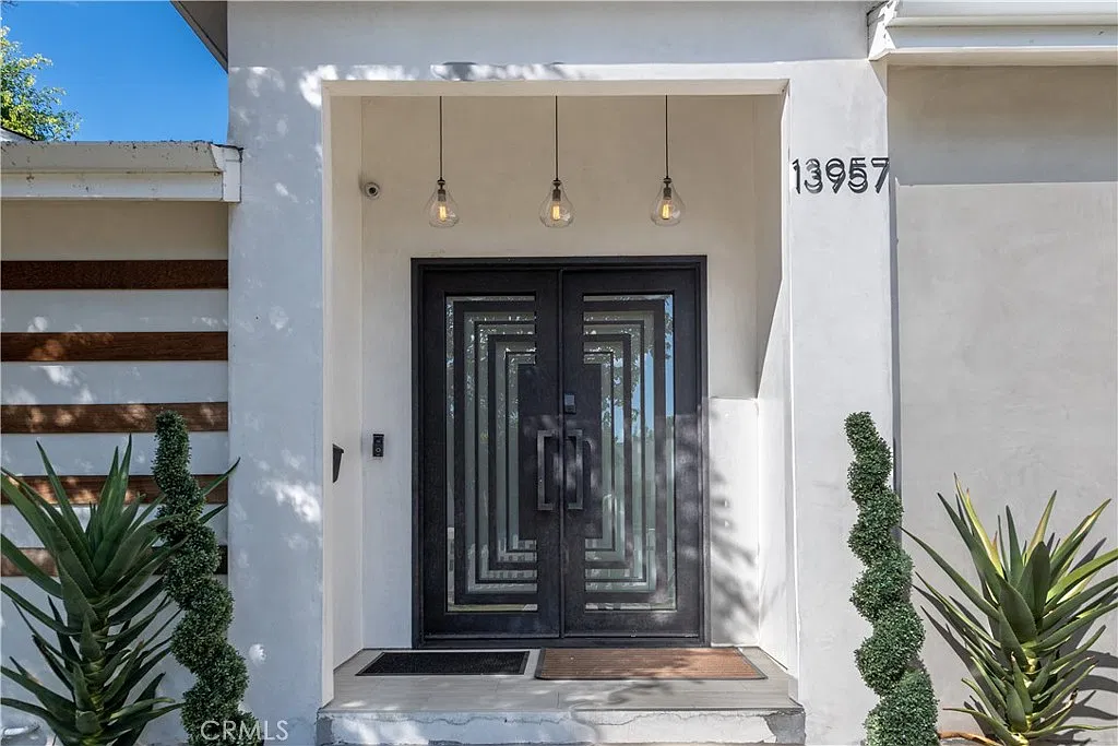 3 bed, 2.5 bath, 1963 sqft, $7,500 — Photo 3