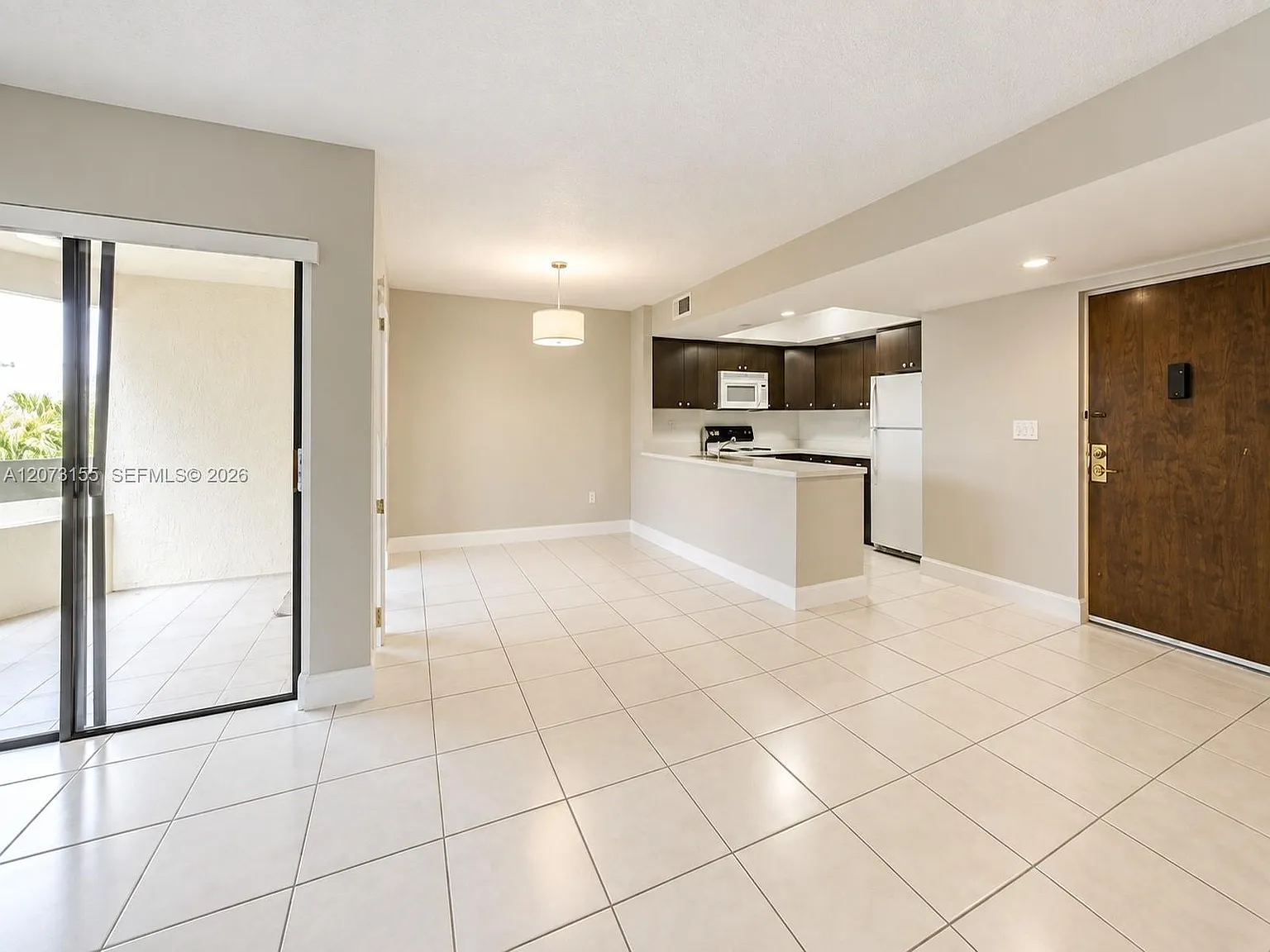 Kenland Pointe Condo Iv — Photo 3