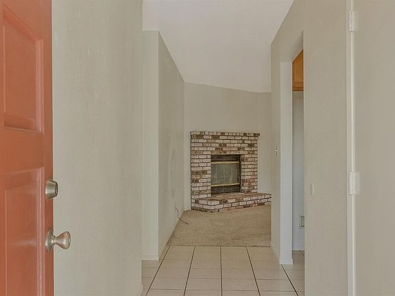 5th image of 15125 Cambridge Dr