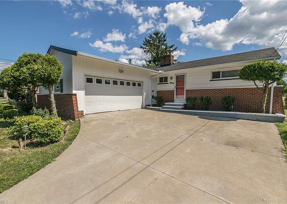 1st image of 20524 Alameda Pkwy