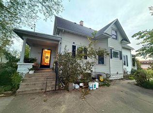 409 S Wacouta Ave, Prairie Du Chien, WI 53821