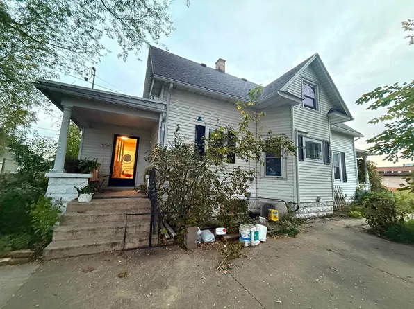 409 S Wacouta Ave, Prairie Du Chien, WI 53821