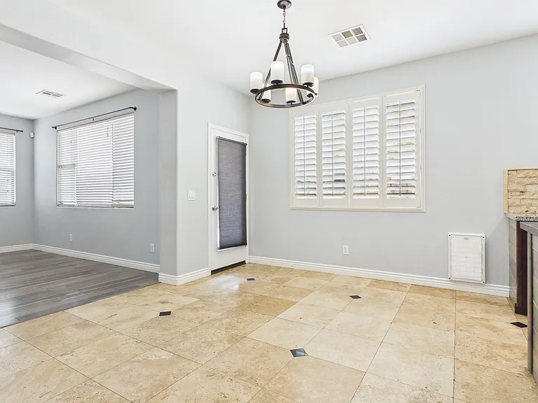 17648 W Lisbon Ln — Photo 11