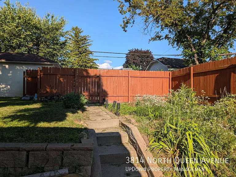 3814 Queen Ave N — Photo 8