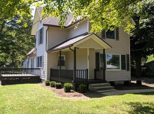 221 W Riverside Dr, Ionia, MI 48846