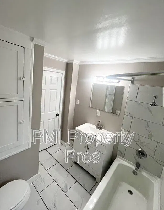 3 bed, 1.0 bath, $1,600 — Photo 3