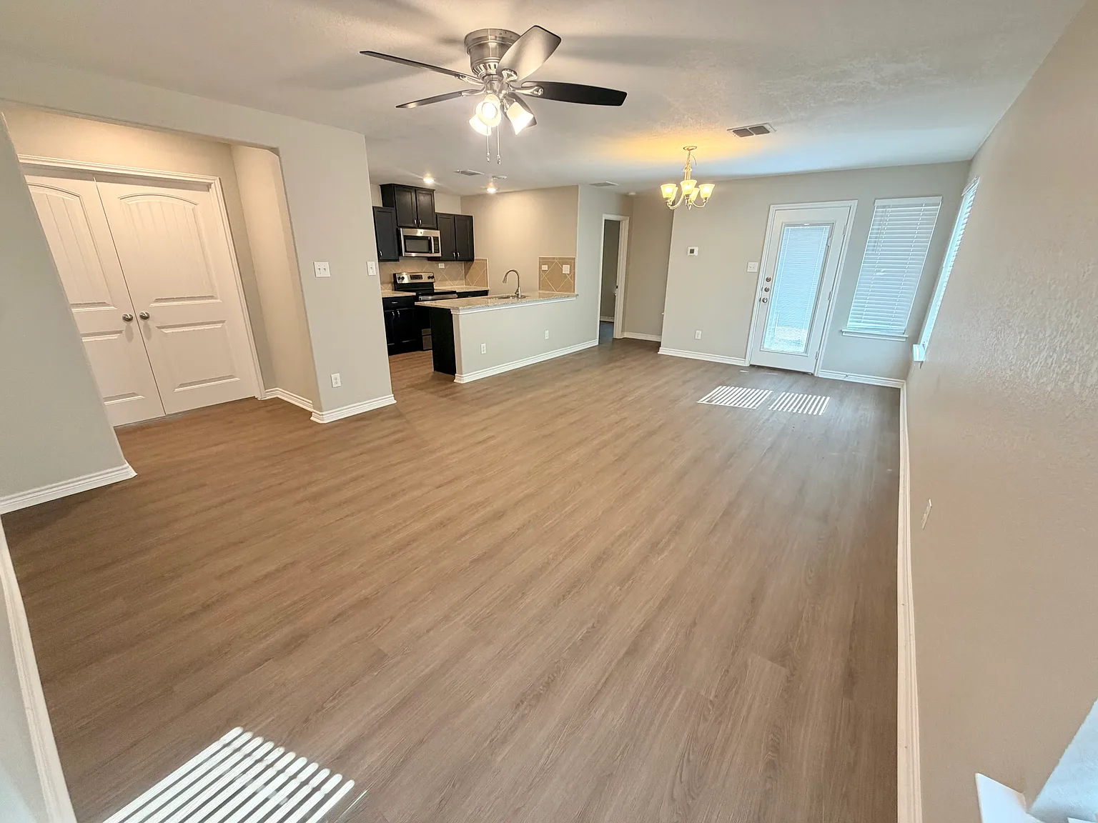 4 bed, 1400 sqft, $1,695 — Photo 4