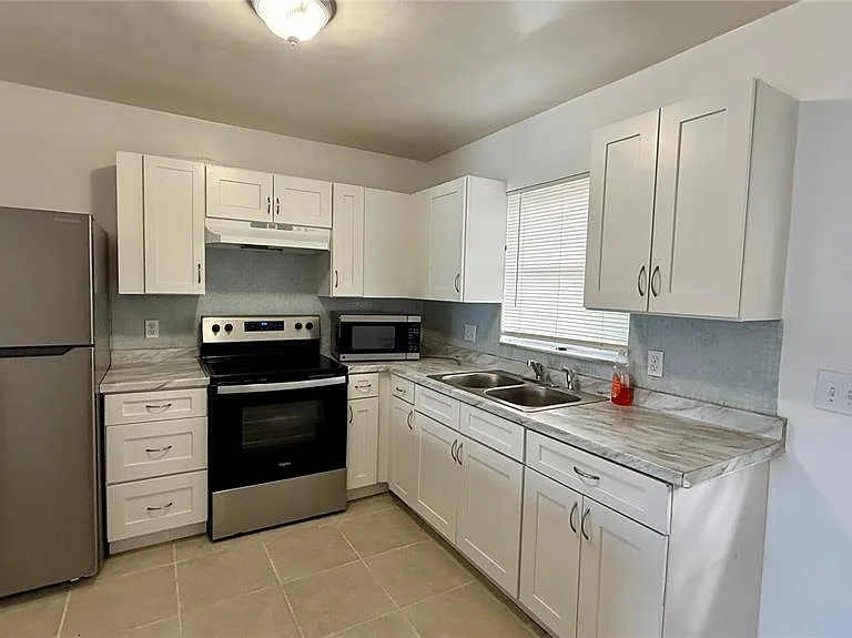 325 W Pierce St #1 — Photo 7