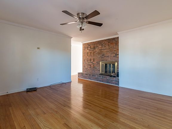 2nd image of 206 Marion Ct