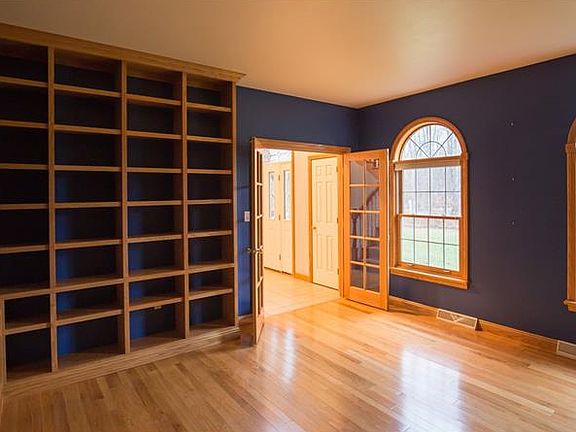5th image of 209 White Oak Dr