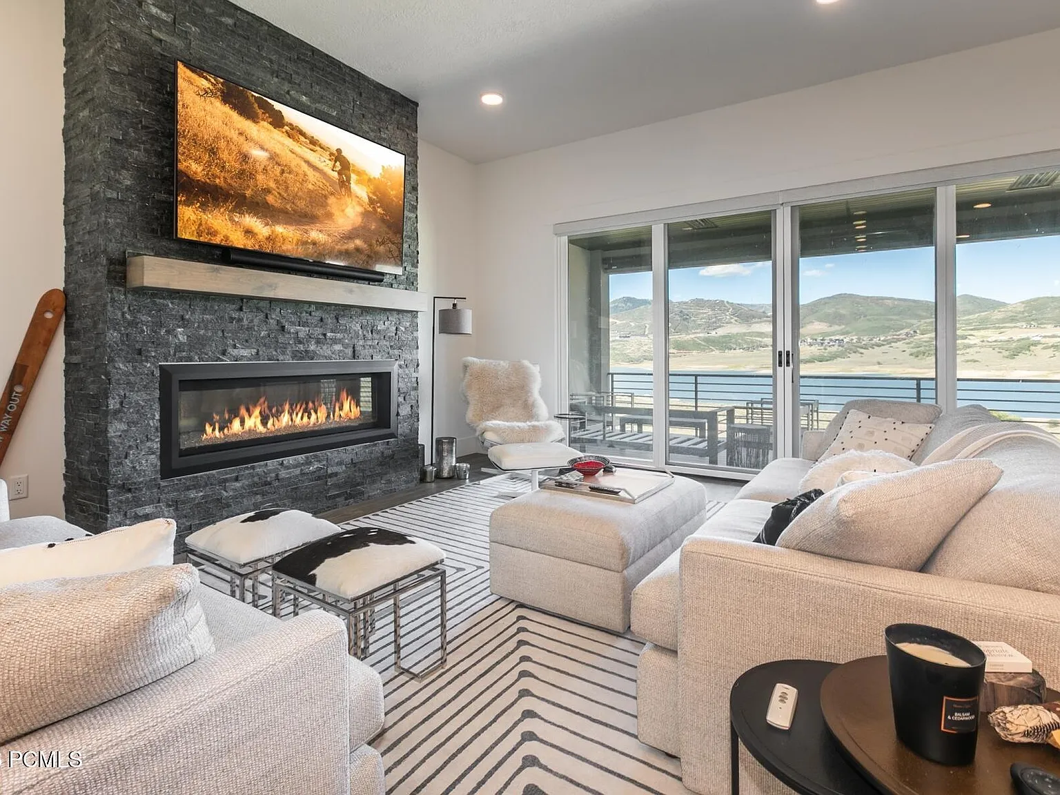 3 bed, 3.5 bath, 1408 sqft, $7,350 — Photo 4