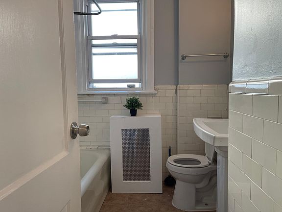 3rd image of 3568 Sheffield Ave Floor 2
