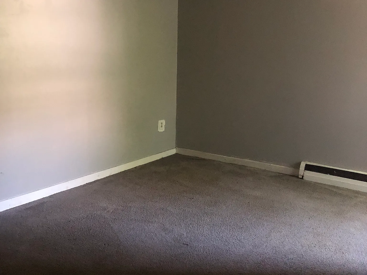 572 Main St — Photo 3