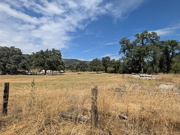 5th image of 40300 Dunlap Rd