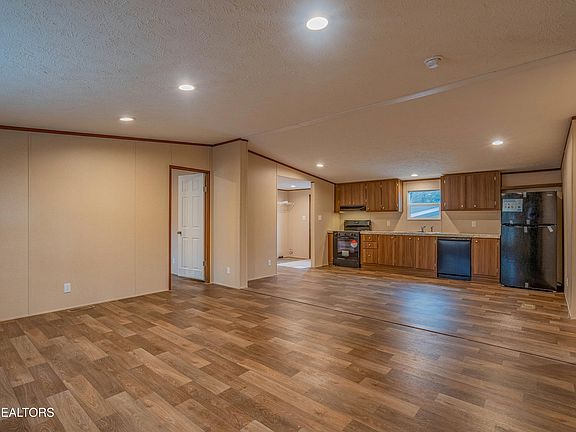 4th image of 2224 Daisy Ave