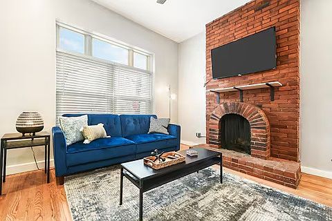 4th image of 2032 Sidney St