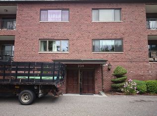 209 Commonwealth Ave APT 2A, Newton, MA 02467