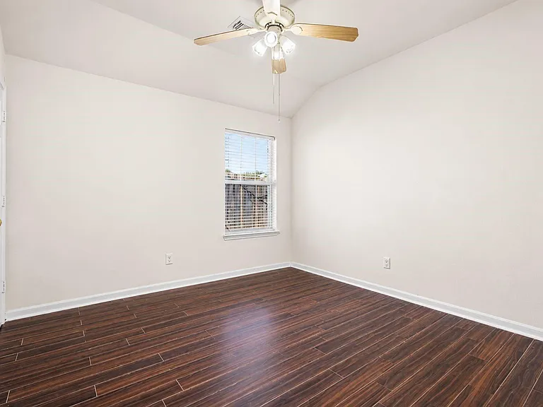 2719 Riverhollow Ln — Photo 13