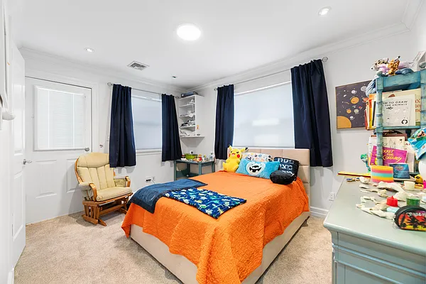 Sold by Douglas Elliman | media 17