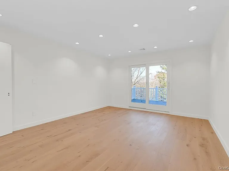 225 Hilltop St — Photo 24