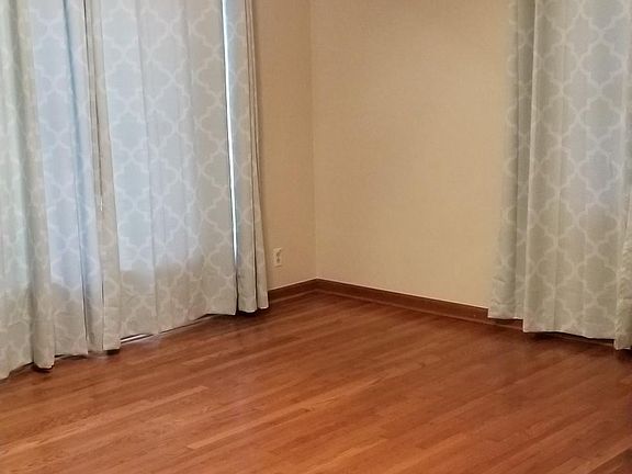 3rd image of 7613 Traymore Ave