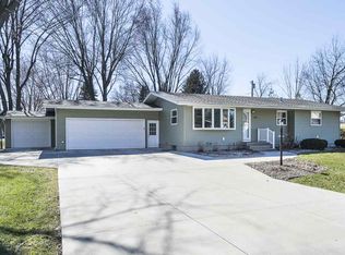 1821 Hilldale Ln, Stoughton, WI 53589