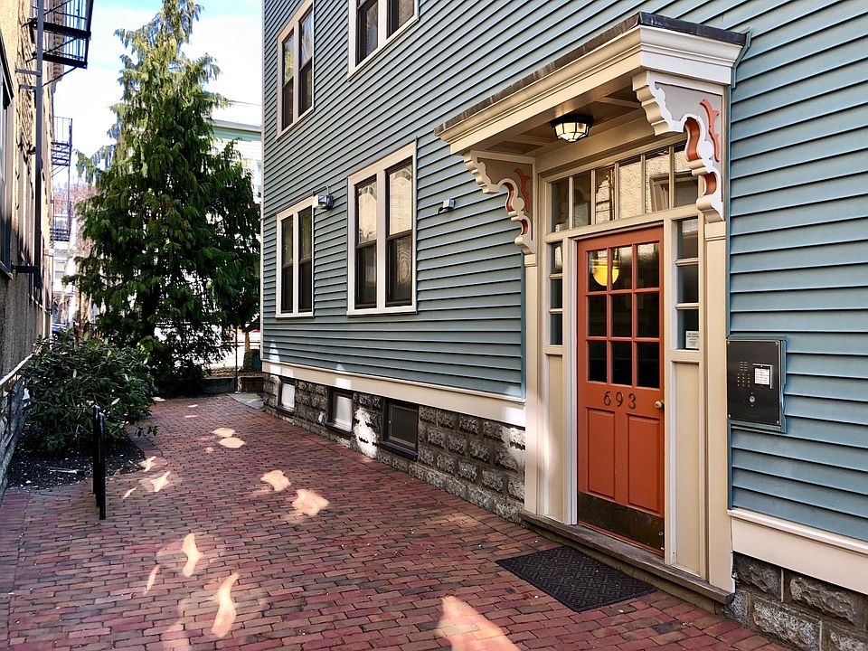 693 Somerville Ave