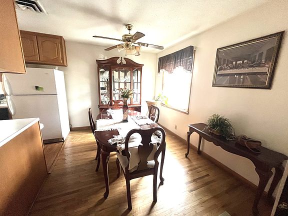 5th image of 2615 Forest View Dr