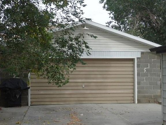 2nd image of 1205 Railroad Ave