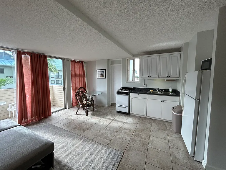 454 Namahana St #604 — Photo 4