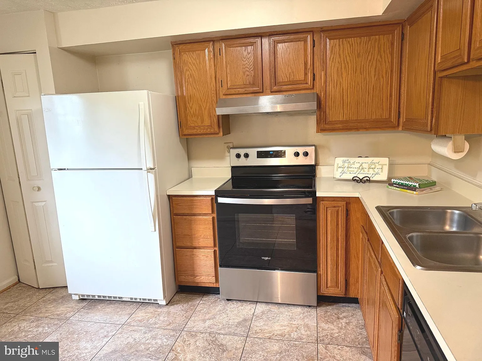 3 bed, 4.0 bath, 1760 sqft, $2,675 — Photo 3