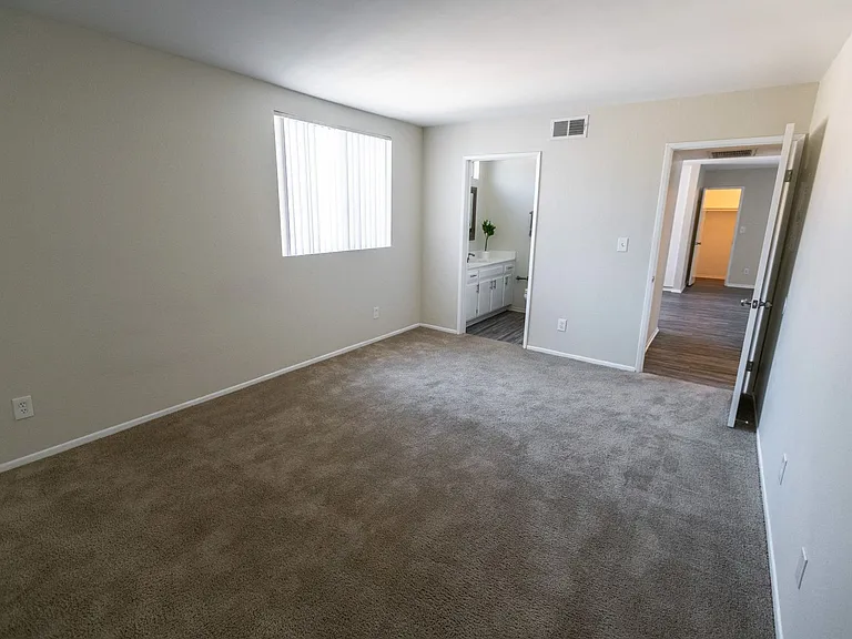 6651 Haskell Ave — Photo 26