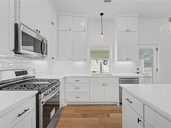 4th image of 817 S Jagger Ln