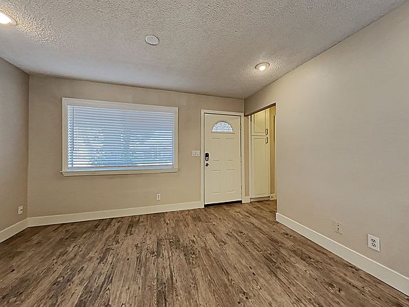 3rd image of 3138 La Mesa Dr