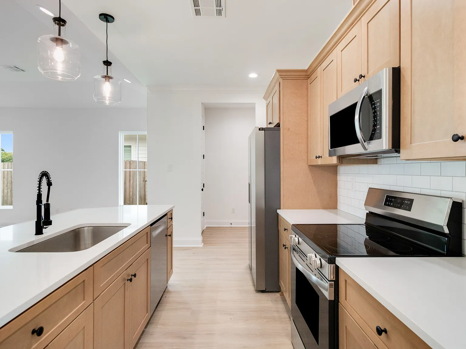 4 bed, 1700 sqft, $2,500 — Photo 2