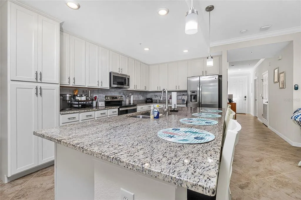 2 bed, 2.0 bath, 1198 sqft, $6,000 — Photo 4