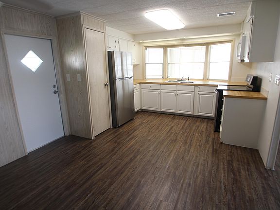 5th image of 2539 Chatham Way NE