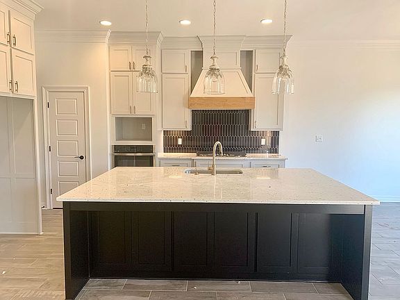 4th image of 232 Peregrine Way