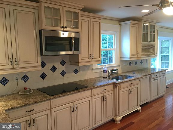 3rd image of 25 Beauvoir Ct