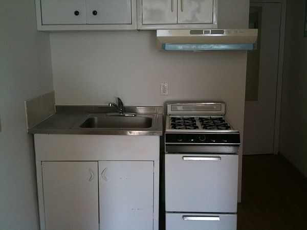 2nd image of 901 Dekalb Ave APT B2