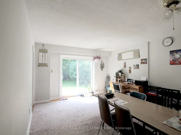 22 Rollingwood Dr #C, Toronto, ON M2H 2M5