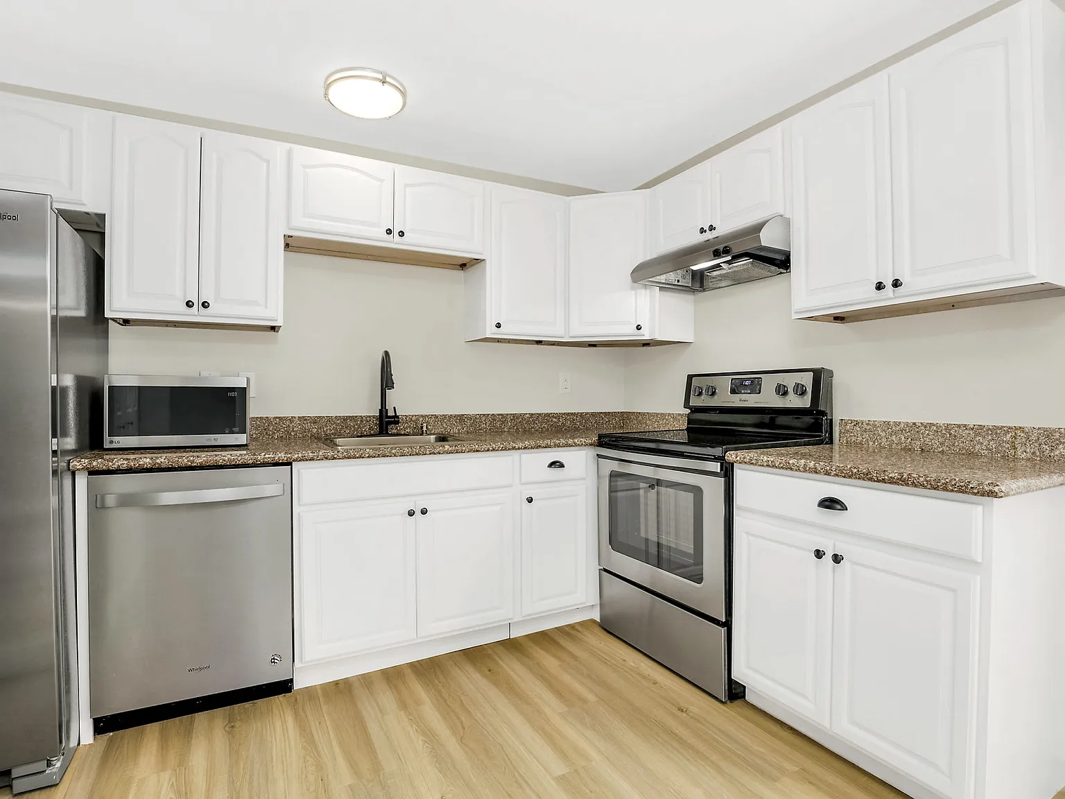 2 bed, 850 sqft, $2,395 — Photo 3
