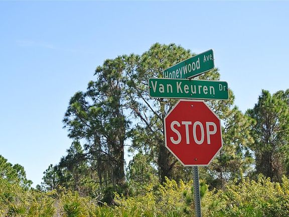 3rd image of 2422 Vankeuren Dr