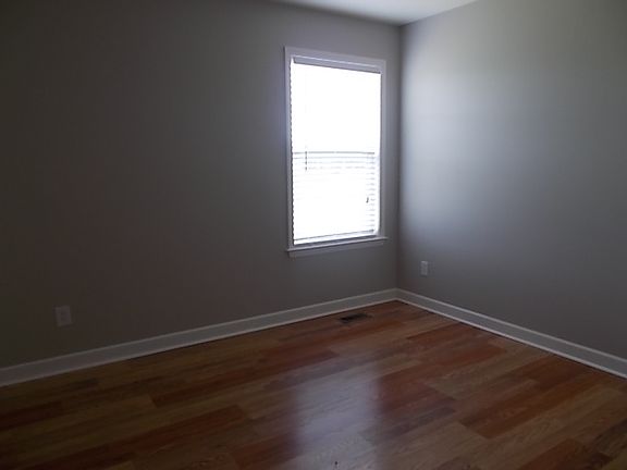 5th image of 2229 Dewey Dr